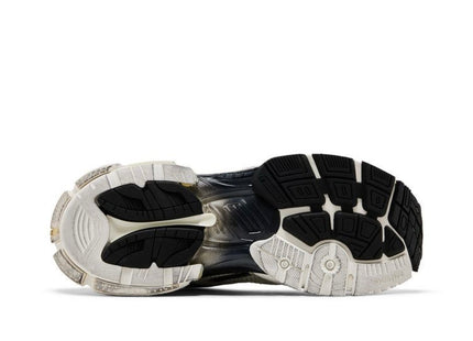 Balenciaga Runner Sneaker – Gradient White/Black