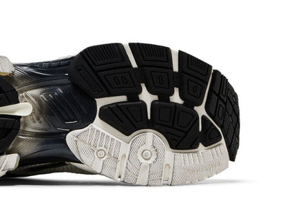 Balenciaga Runner Sneaker – Gradient White/Black